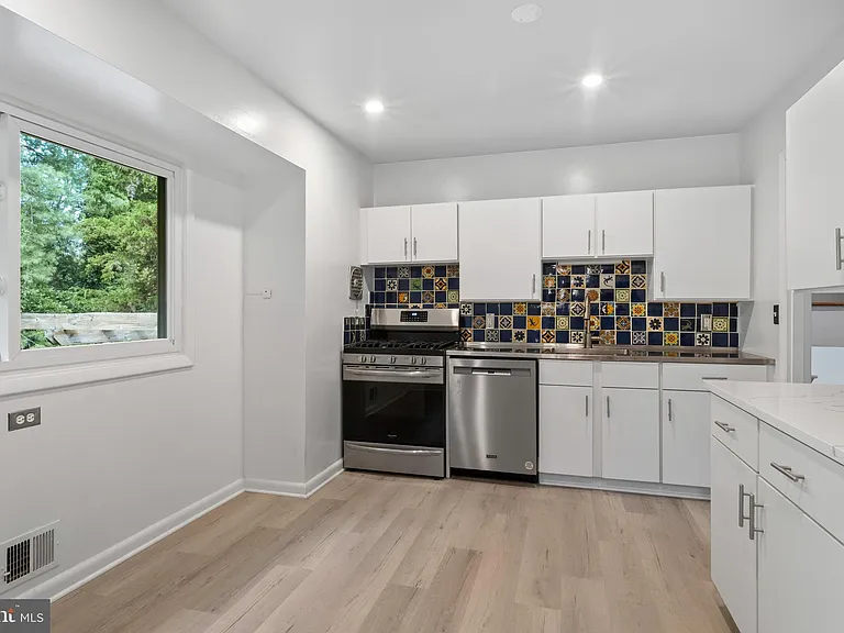 6523 Kerns Rd — Photo 22