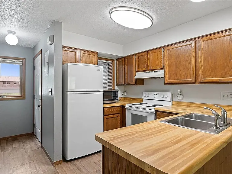 758 Westwinds Dr #6 — Photo 3