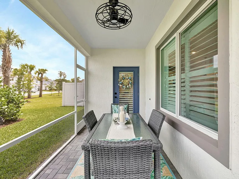 601 NE Waters Edge Ln — Photo 45