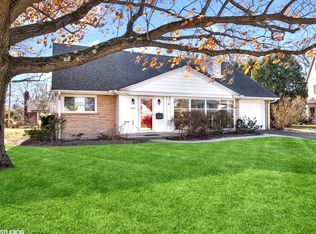 3207 Sprucewood Rd, Wilmette, IL 60091