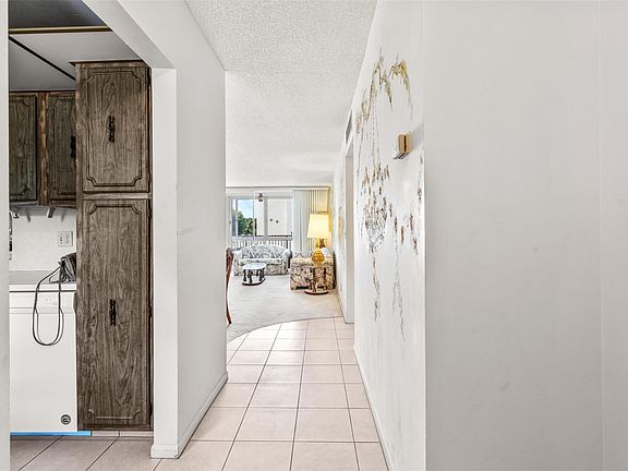 4th image of 201 SE 11th Terrace #302