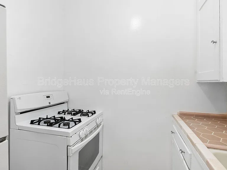 2664 6th Ave — Photo 17