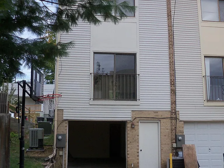 2030 6th St S — Photo 2