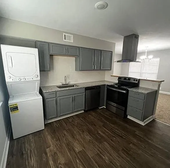 Skylark Point Apartments — Photo 1