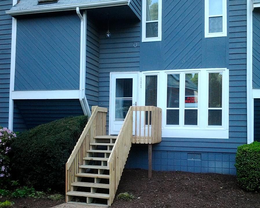 Front of house maintained by HOA.