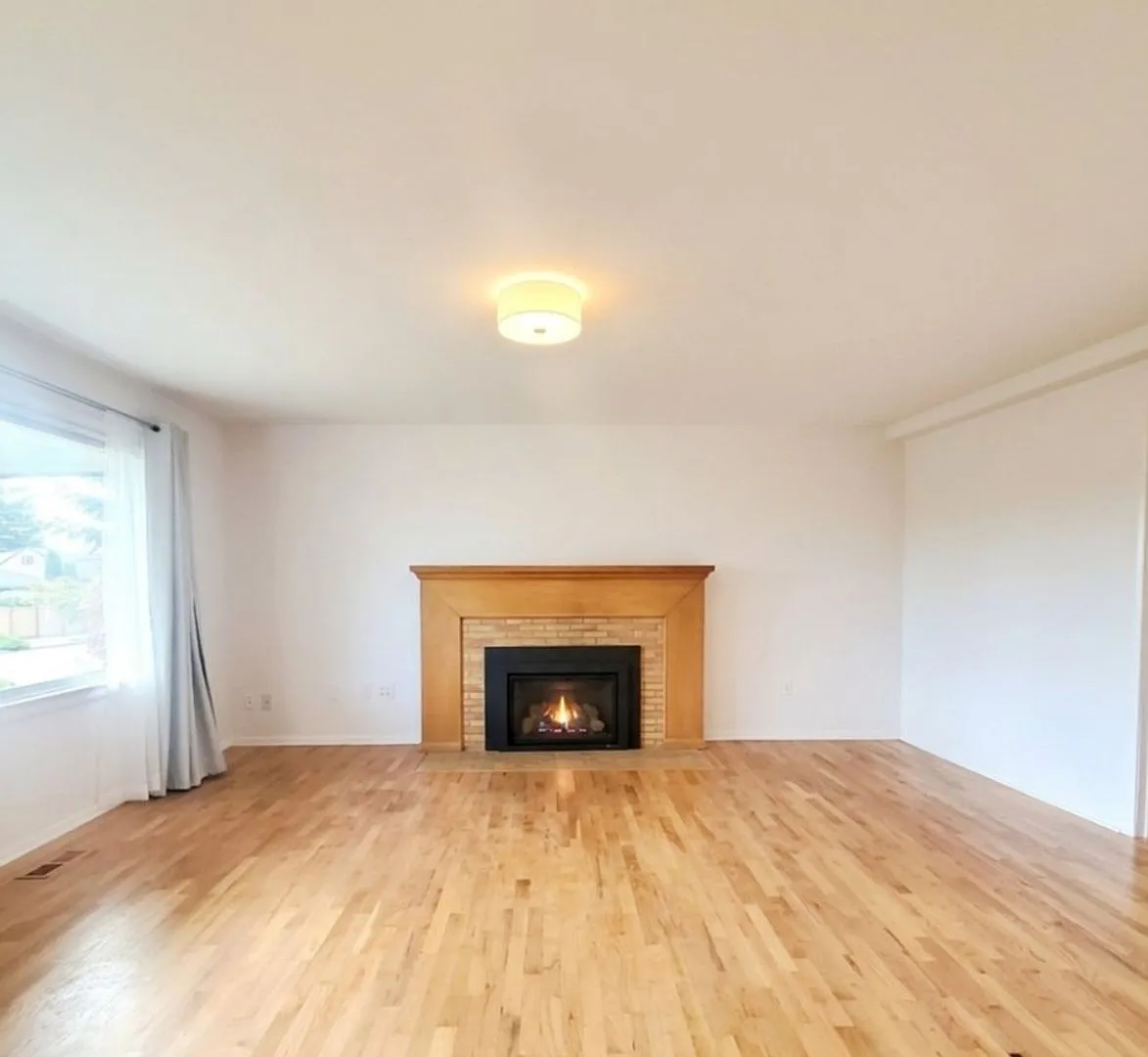 Mar - 752 S Monroe St — Photo 3
