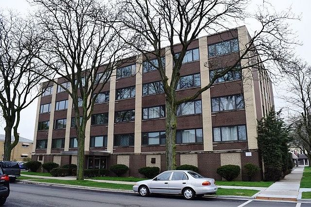 1st image of 5915 W Gunnison St APT 4H