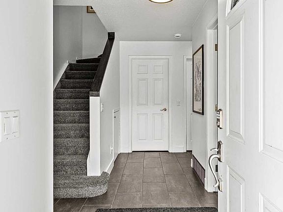 3rd image of 601 E 4th St #3