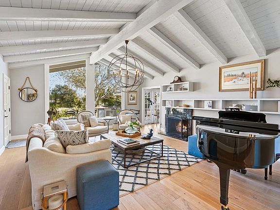 5th image of 8 Country Glen Rd