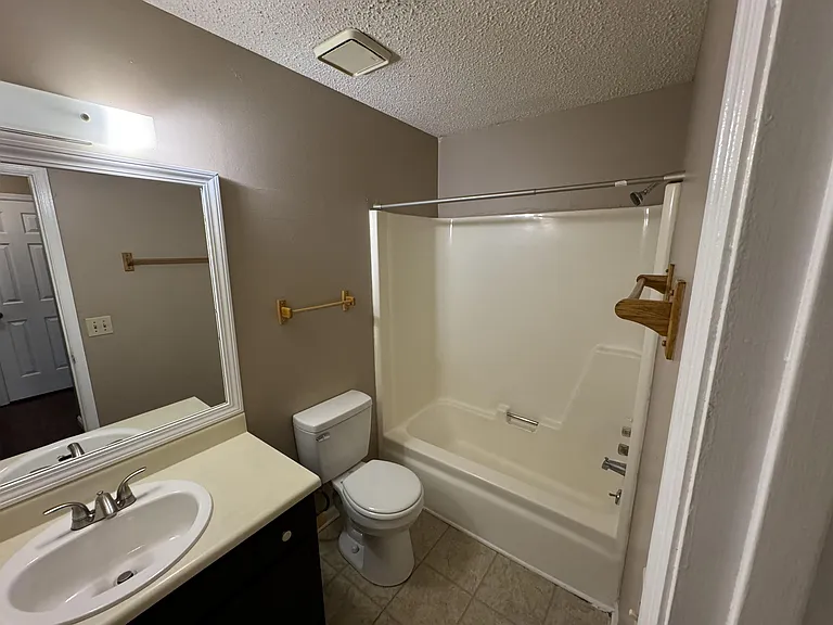 6202 Friar Tuck Dr NW #D — Photo 7