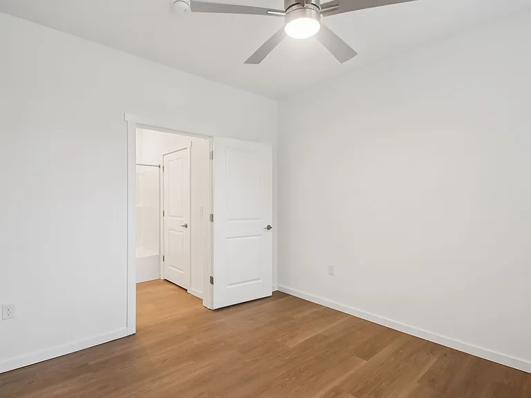 Portland Place Apartments — Photo 14