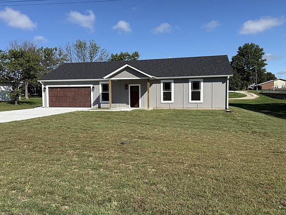 3rd image of 705 Roe Ln