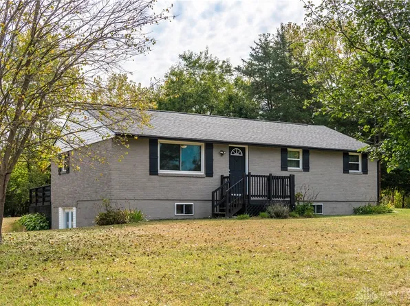6825 Bethelville Dr, New Carlisle, OH 45344