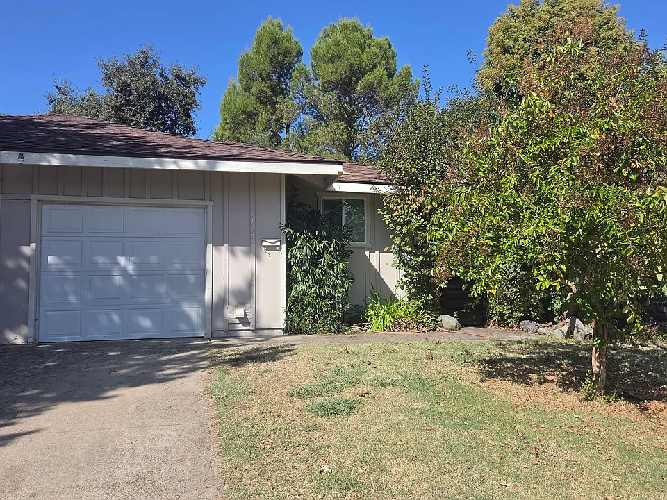 7223 Camel Rock Way
