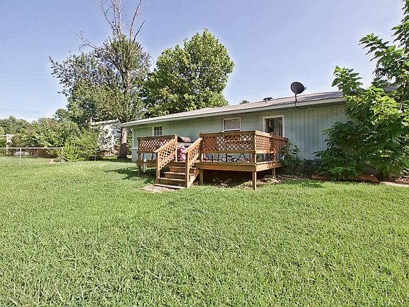 3rd image of 1507 W Oak St