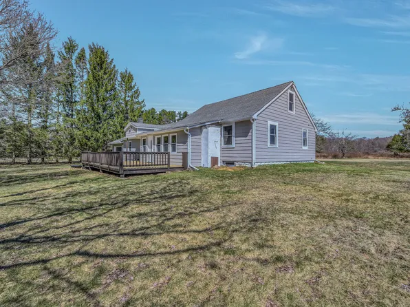 1066 Cottontail Rd, Long Pond, PA 18334