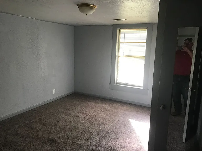 2501 Monroe St — Photo 5