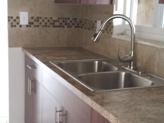 2nd image of 4075 NE 1st Ave APT 2