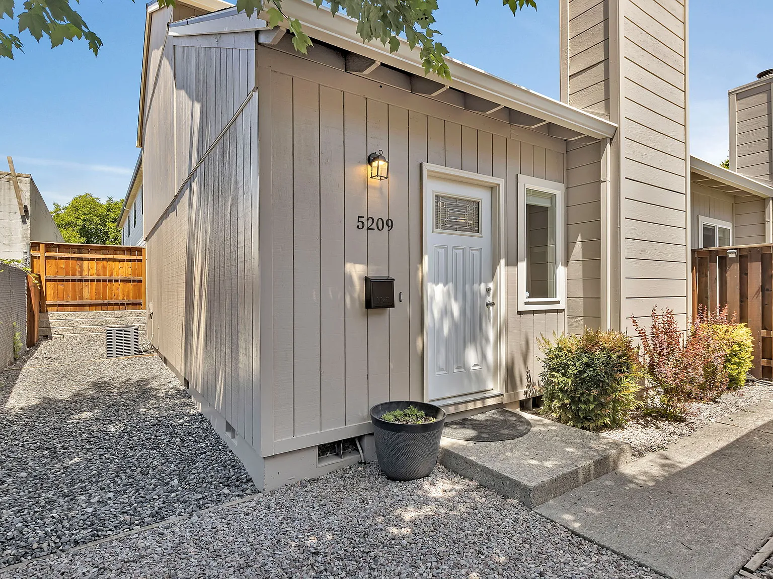 2 bed, 1100 sqft, $2,295 — Photo 2