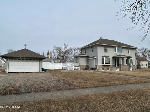 641 Kittson Ave, Grafton, ND 58237
