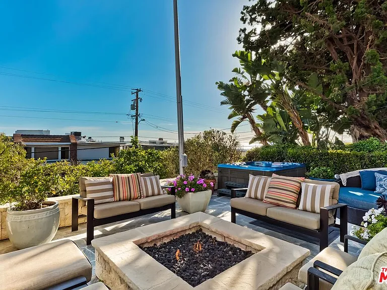 25129 Malibu Rd — Photo 17