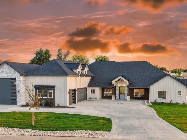 8991 Edna Ln, Middleton, ID 83644