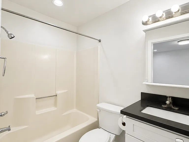 1943 Tamarind Ave #104 — Photo 8