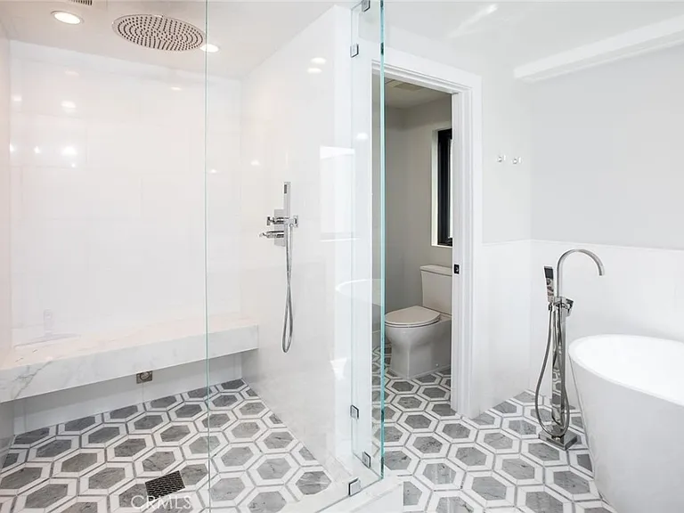 511 Bayview Dr — Photo 17