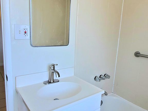 4th image of 714 N Market St #5