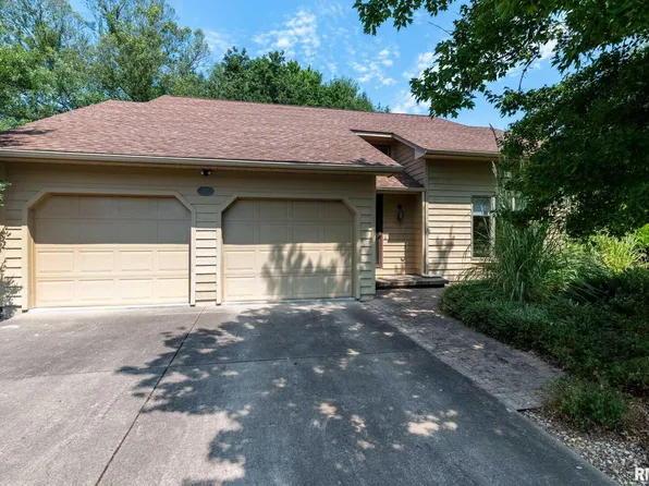 1000 Meadowlark Dr, Carterville, IL 62918