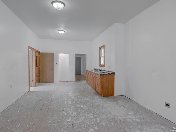 5th image of 805 W Ash St
