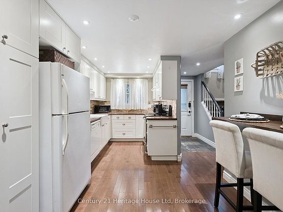 4th image of 129 Victoria Rd N #3