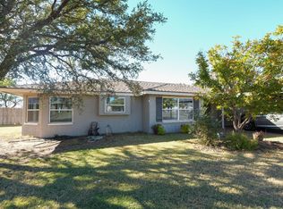 914 Robin Rd, Levelland, TX 79336