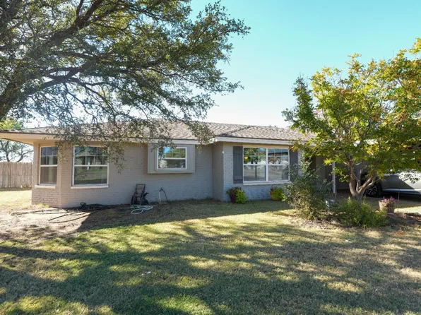 914 Robin Rd, Levelland, TX 79336
