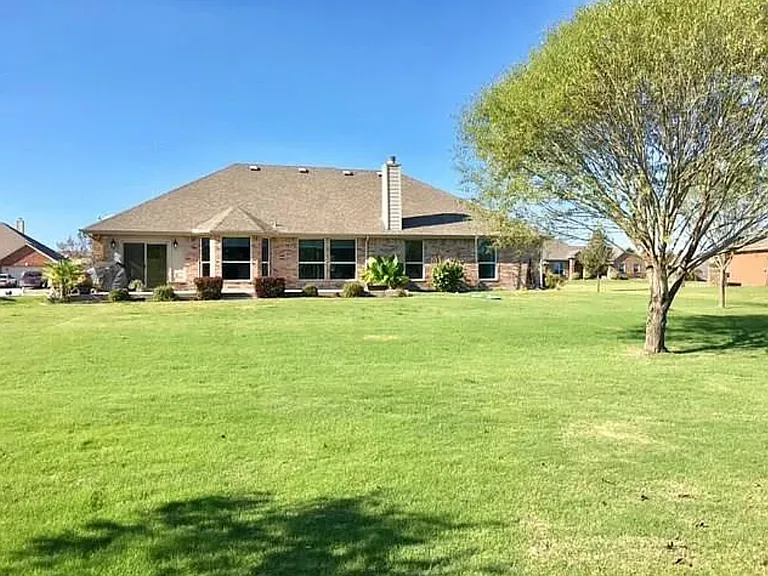 202 Valen Dr — Photo 6