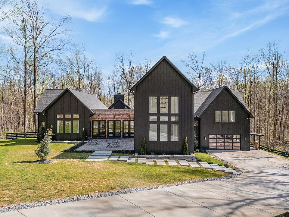 2nd image of 925 Weeping Willow Rd #D