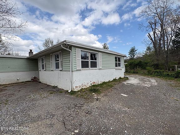 3rd image of 121 Marietta Cir