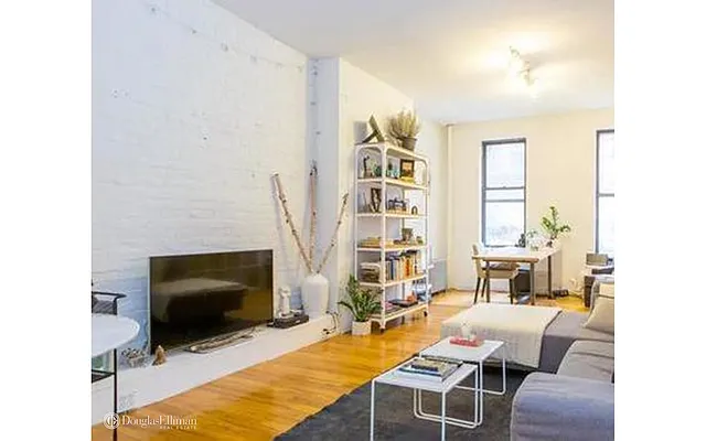 Rented by Douglas Elliman | media 19