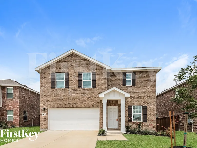 1822 Sandlin Dr — Photo 1