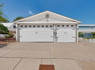 1805 Stanford Dr SE, Albuquerque, NM 87106