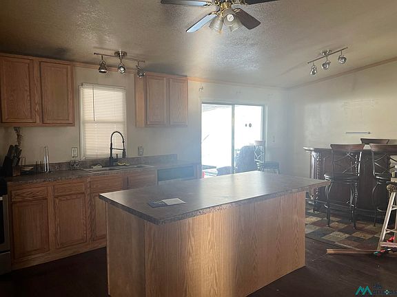 4th image of 1033 Railroad Ave