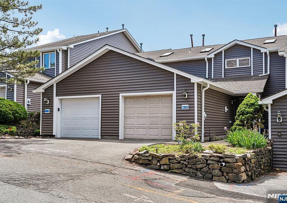 1st image of 304 Heights Dr #3