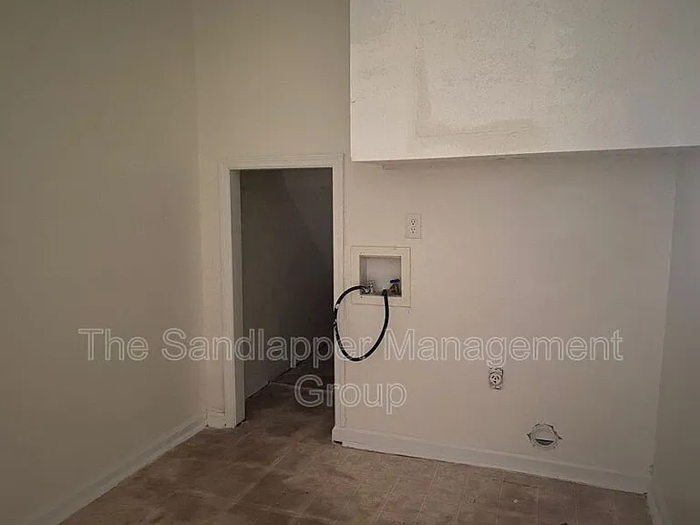 4736 Linfield Ln — Photo 5