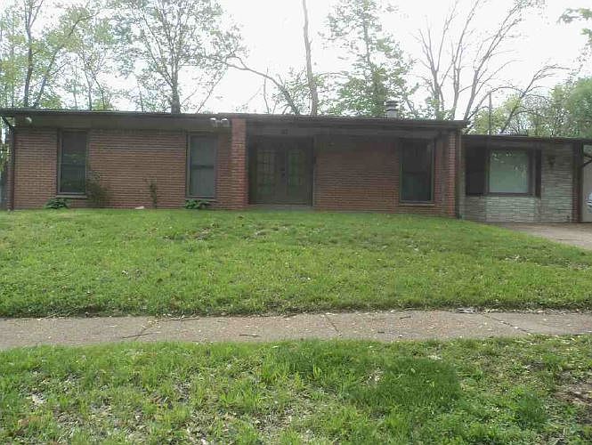 1st image of 90 Waterford Dr
