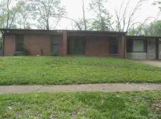 90 Waterford Dr, Florissant, MO 63033