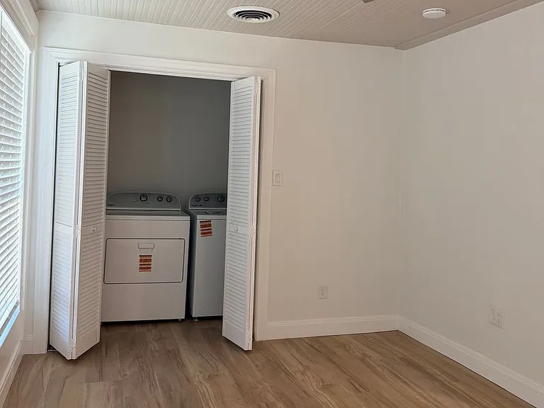 1214 Donaldson Ave — Photo 14