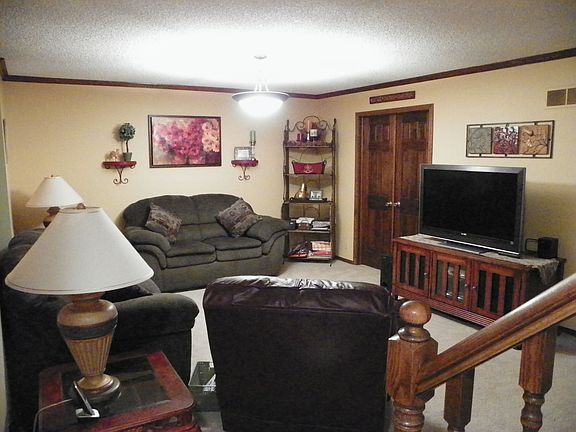 2nd image of 3011 Dickens St