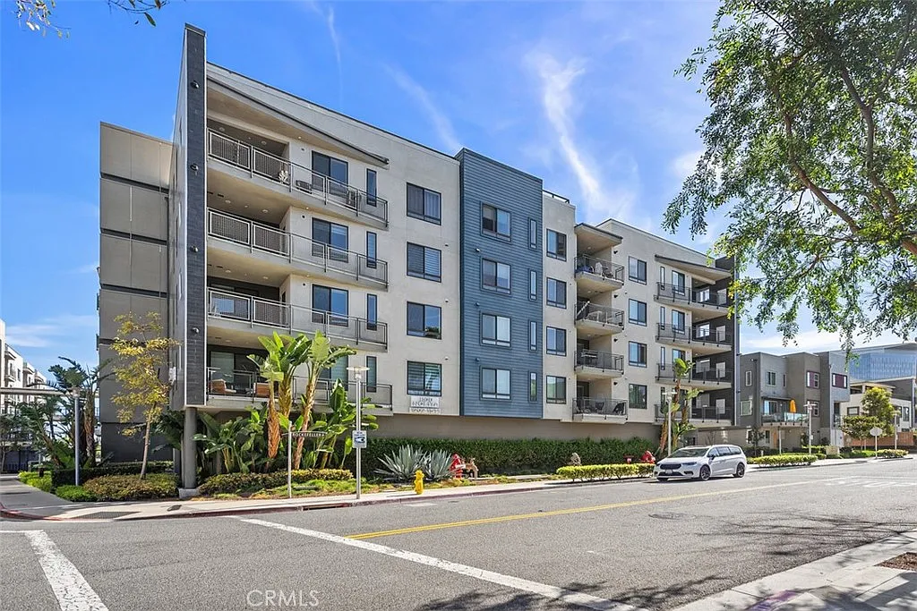 2 bed, 1075 sqft, $4,000 — Photo 2
