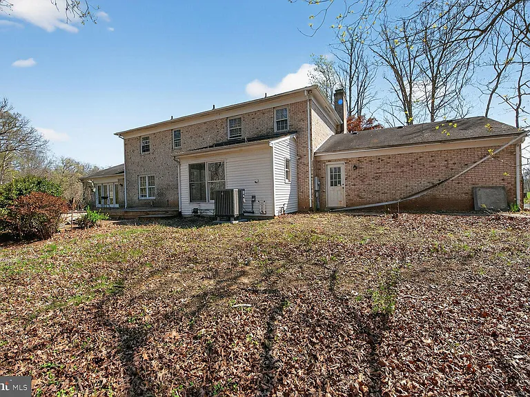 21733 Oatlands Rd — Photo 43
