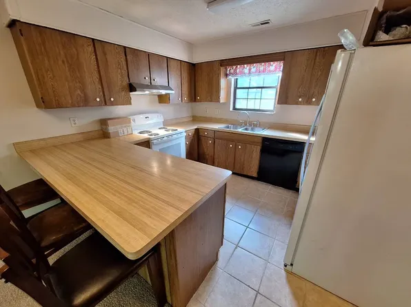 2 Easy St, South Charleston, WV 25309